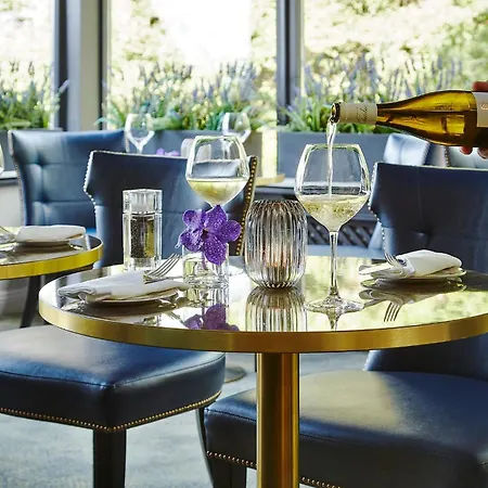 Готель Randles 4*