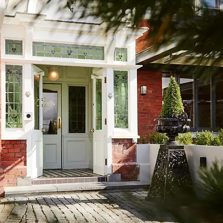 Готель Randles 4*